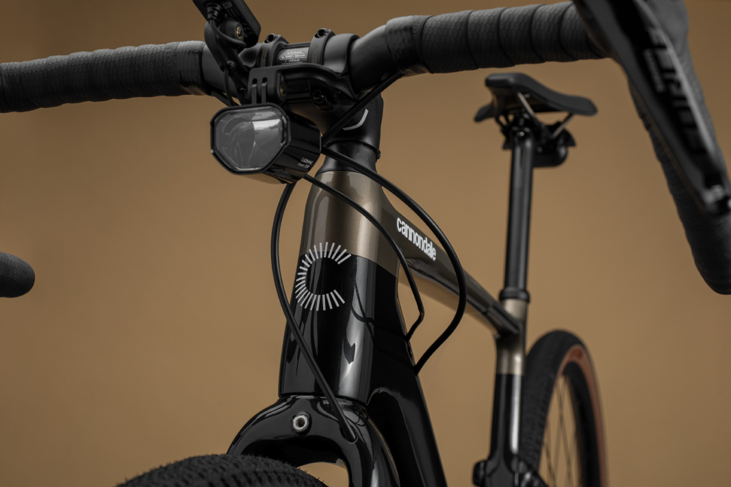 Gravel bike Topstone Carbon s technologií SmartSense