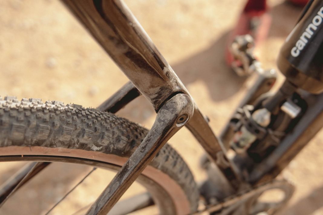 gravel bike Topstone Carbon odpružení Kingpin